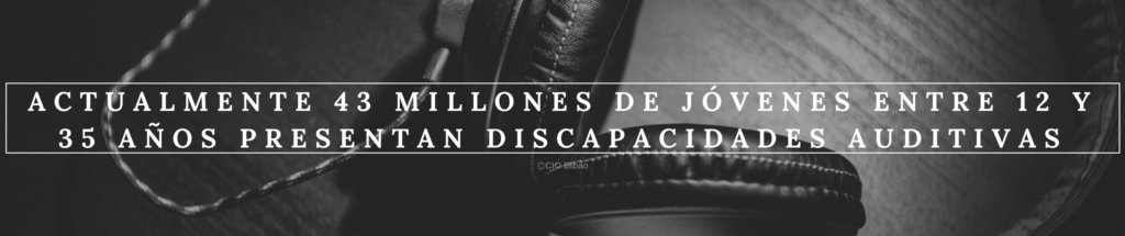 jóvenes con discapacidades auditivas y con oído de anciano