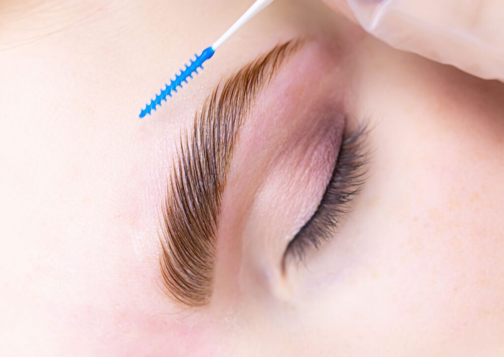cómo hacer que crezca el pelo de las cejas